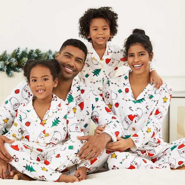 Vivaci set pigiama natalizi coordinati per tutta la famiglia con stampe festive