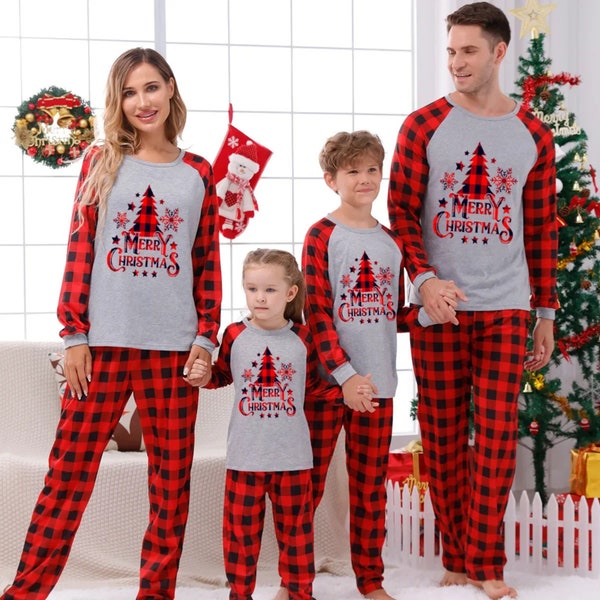 Set pigiami natalizi per la famiglia / Modelli con Babbo Natale e albero / Taglie per mamma, papà, bambini e animali domestici