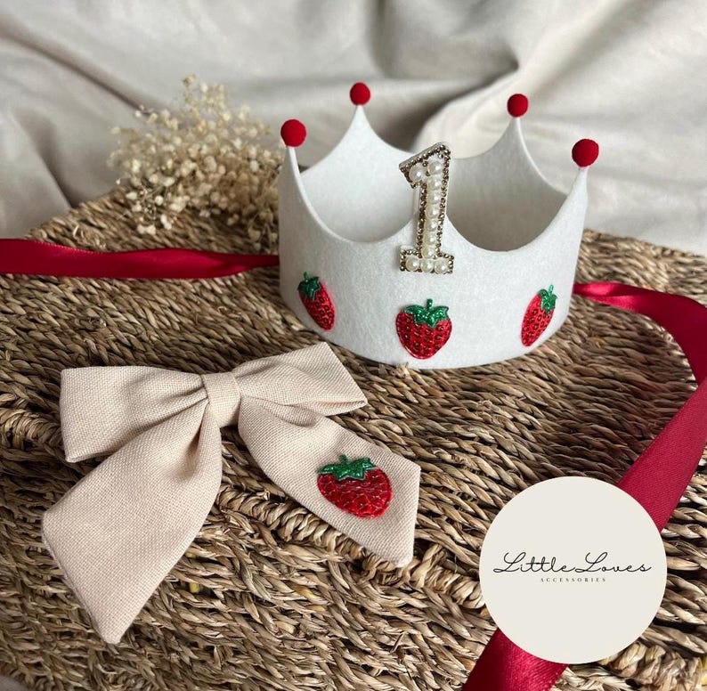 Berry Cute First Birthday Crown | Strawberry Birthday Crown | 1st Birthday Felt Crown | Cake Smash Crown | Little Girl Birthday Crown bild 9
