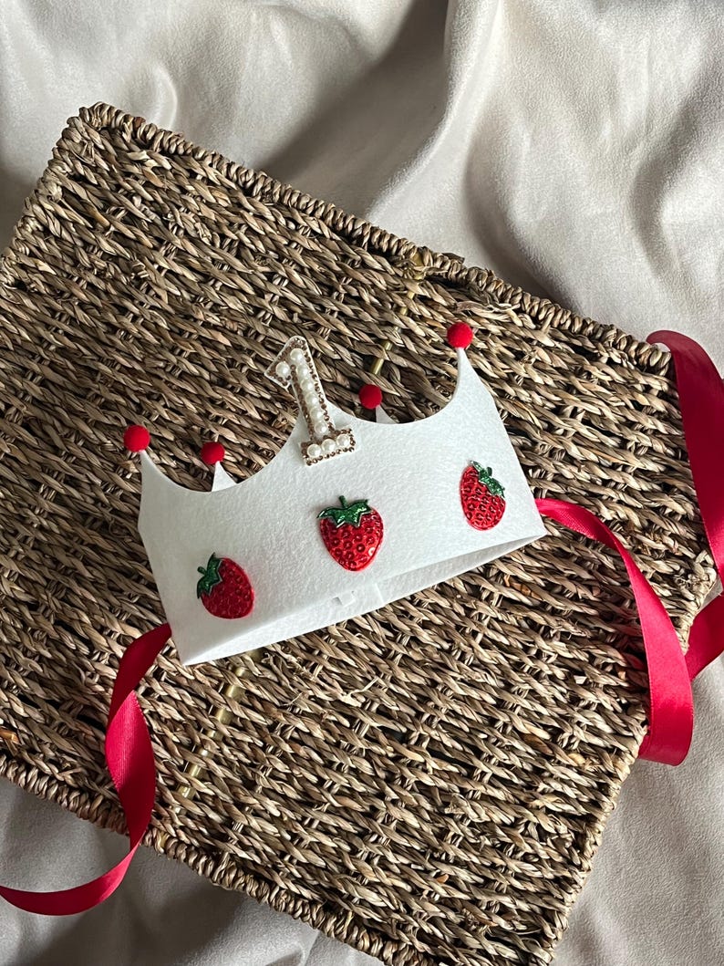 Berry Cute First Birthday Crown | Strawberry Birthday Crown | 1st Birthday Felt Crown | Cake Smash Crown | Little Girl Birthday Crown bild 17