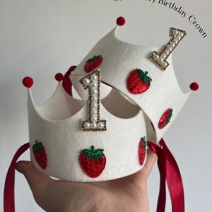 Berry Cute First Birthday Crown | Strawberry Birthday Crown | 1st Birthday Felt Crown | Cake Smash Crown | Little Girl Birthday Crown bild 1