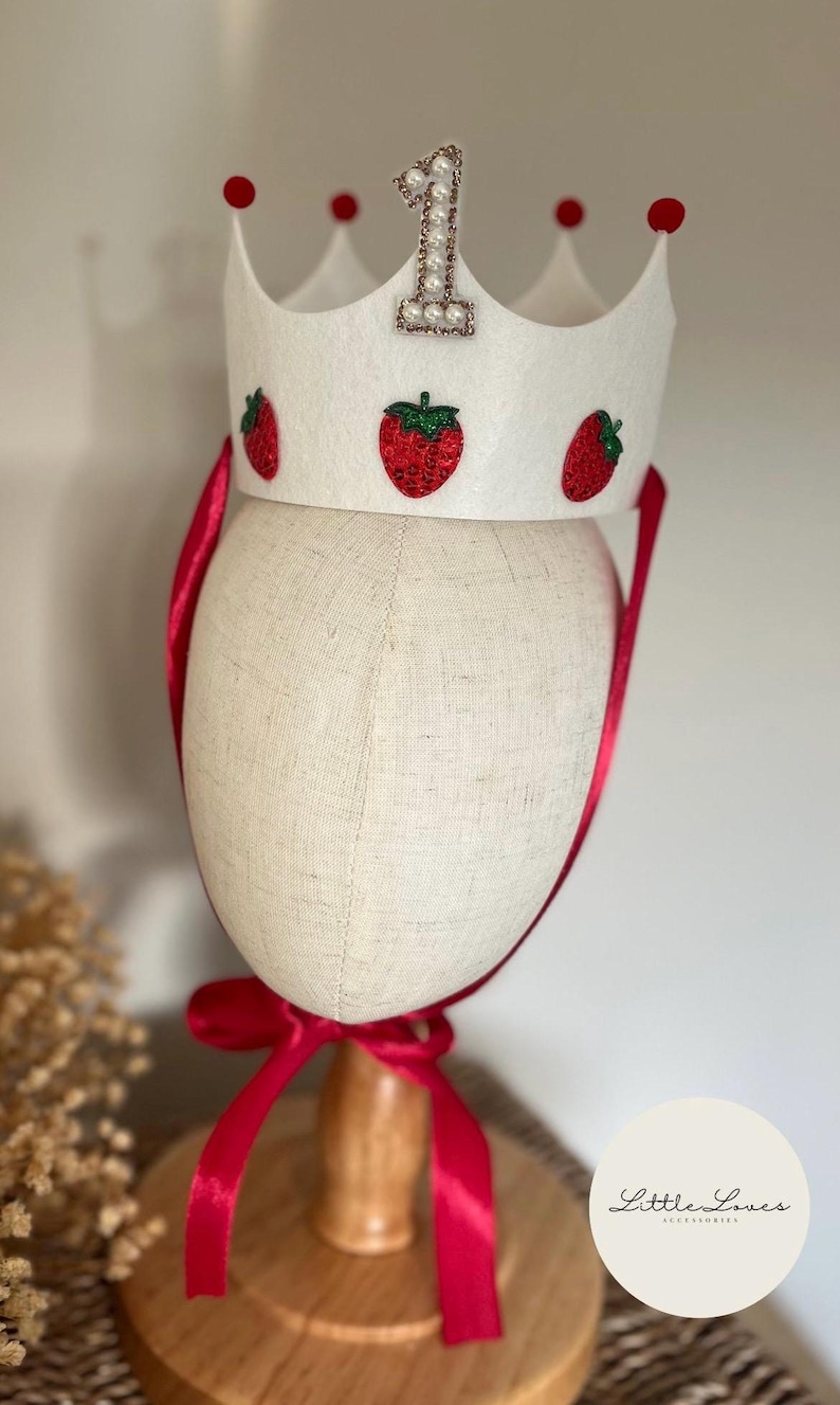 Berry Cute First Birthday Crown | Strawberry Birthday Crown | 1st Birthday Felt Crown | Cake Smash Crown | Little Girl Birthday Crown bild 16