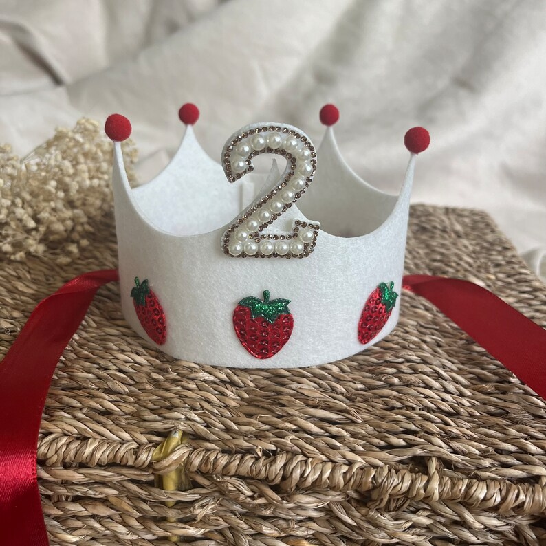 Berry Cute First Birthday Crown | Strawberry Birthday Crown | 1st Birthday Felt Crown | Cake Smash Crown | Little Girl Birthday Crown bild 12