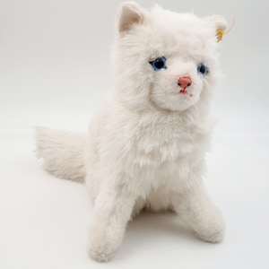 Vintage Steiff White Angora Cat Plush Toy – Soft Cuddly Stuffed Animal, Authentic Collectible for Play & Display