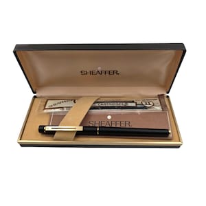 Sheaffer Targa 1003 Vulpen, matzwarte 14K gouden penpunt, VS 1980s boxed converter, cartridges, handleiding – NOS