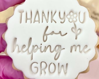 Gracias por ayudarme a hacer crecer el fondant, el sello en relieve, las galletas, el cortador, el adorno para cupcakes, las ideas de regalos para maestros de fin de curso de M&S, el mejor maestro.
