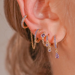 Orecchini a cerchio oro e viola da 5 pezzi: Huggies, Studs e Cuff