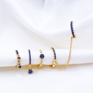 Orecchini a cerchio blu scuro placcati in oro, orecchini a cerchio Huggie in oro, orecchini a perno da 5 pezzi, piercing multiplo, regalo per lei