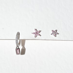 Boucles d'oreilles 3 pièces fleurs en argent rose clair - Huggies en cristal, créoles délicates, boucles d'oreilles fleur, boucles d'oreilles Huggie