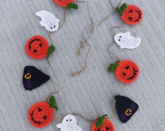 Ghirlanda di Halloween all'uncinetto: striscione con zucca, fantasma e cappello da strega