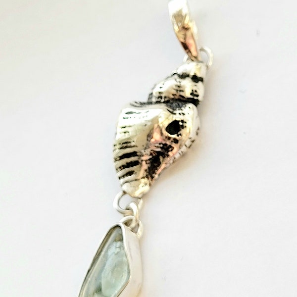 Silver seashell pedant aquamarine crystal. Handmade ocean necklace