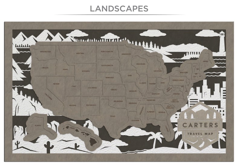 Puede incluir: Un mapa de papel marr&oacute;n de los Estados Unidos con recortes de papel blanco de cada estado, monta&ntilde;as, palmeras y un faro. El mapa se titula "Carters Travel Map".
