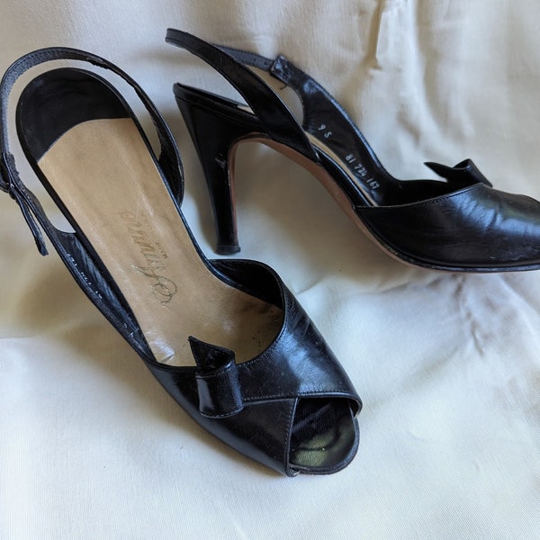 Vintage size 9 or 8.5 Open-Toe Slingback Heels w Retro Vamp Detail