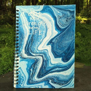 Op maat gemaakt handgeschilderd spiraalvormig notitieboek: gepersonaliseerd gelinieerd dagboek, acrylgietontwerp