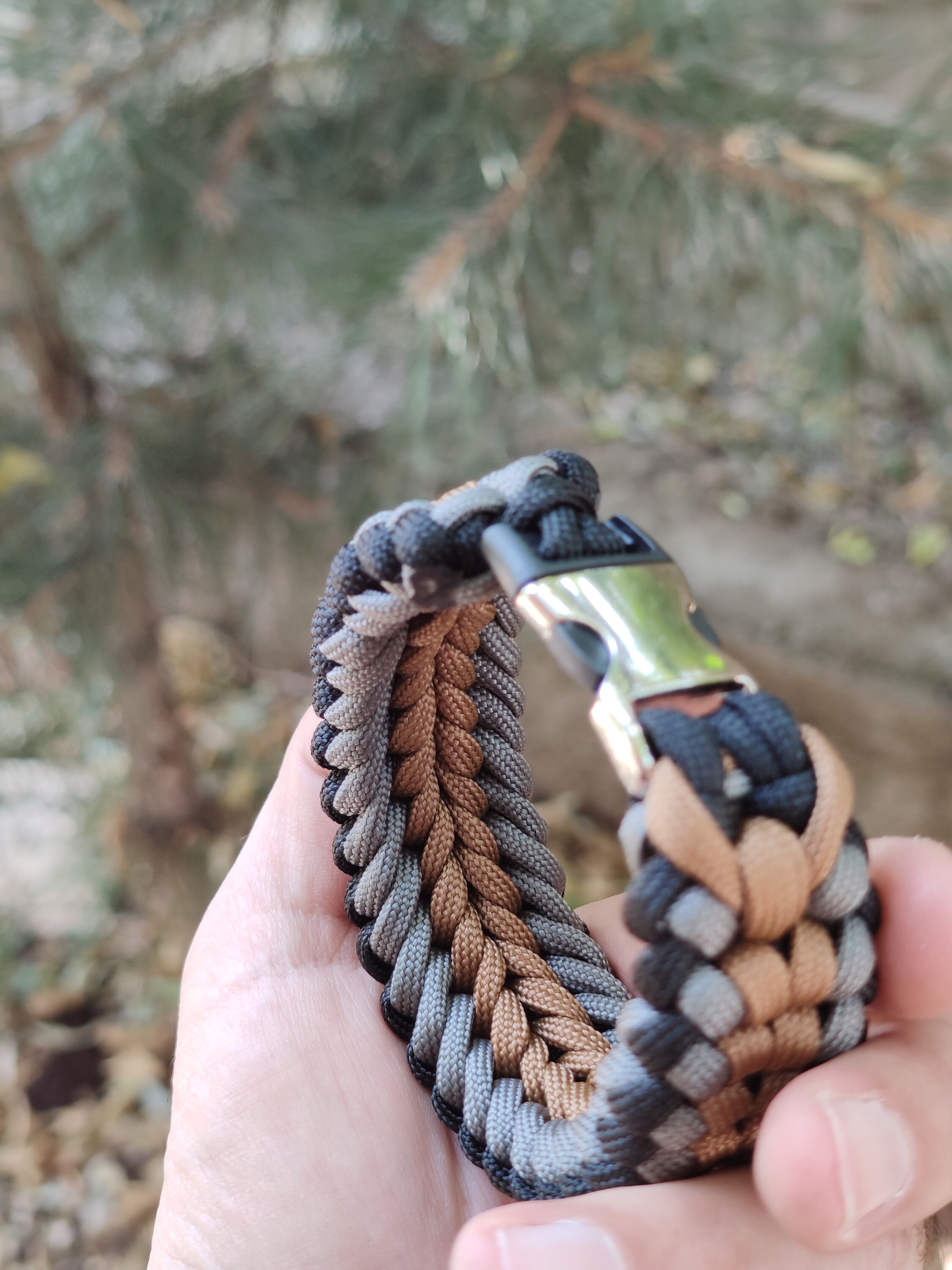 Black and grey paracord bracelet outlet