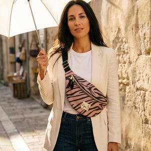 Riñonera impermeable para mujer | Softshell con estampado de cebra en negro y marrón, forro negro | Tallas infantiles M y L