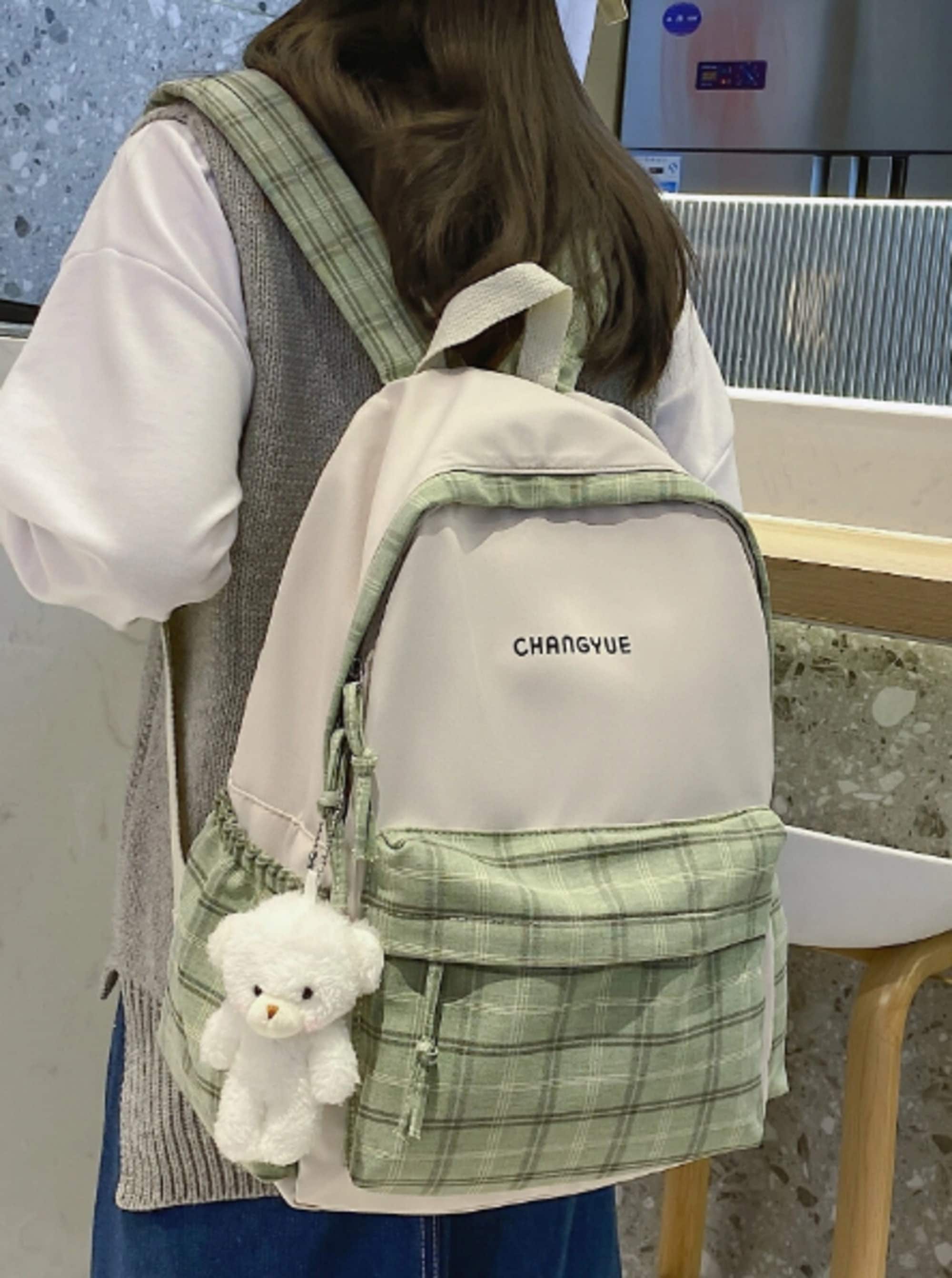 Share 79+ new college bag girl in.cdgdbentre