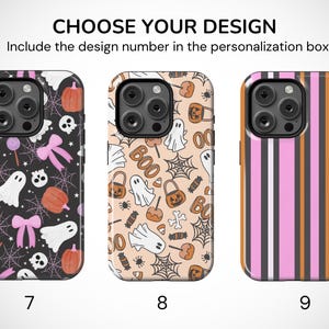 Puede incluir: Tres fundas para tel&eacute;fono con dise&ntilde;os de Halloween. Una funda es negra con calabazas, fantasmas y lazos. Otra es beige con fantasmas, caramelos y la palabra "BOO". La tercera tiene rayas rosas, naranjas y negras. Texto: CHOOSE YOUR DESIGN.