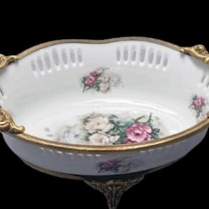 真鍮の縁と花のモチーフが入ったアンティーク磁器ボウル - 家庭装飾コレクター向けのヴィンテージ装飾ボウル