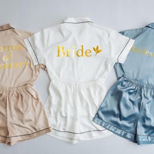Conjuntos de pijamas para novias y damas de honor, conjuntos de pijamas para damas de honor para prepararse, conjuntos de shorts de satén, regalos para la dama de honor imagen 9