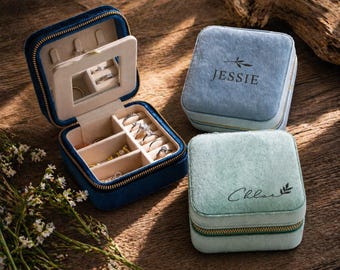 Personalized Jewelry Box, Custom Velvet Travel Case, Wedding Favors, Bridesmaid Gift, Birthday Gift, Gift for Her Mom