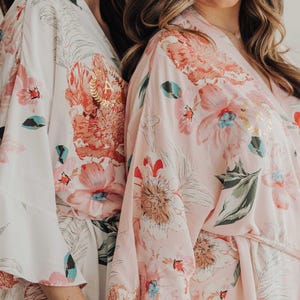 Personalisierte Rüschen-Blumenrobe, kundenspezifische Brautrobe, Hochzeitsroben für Braut, Brautjungfer-Roben, Trauzeugin-Geschenk, Brautparty-Roben