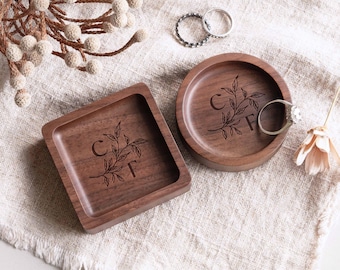 Porte-alliances en bois gravé personnalisé, cadeaux de fiançailles, porte-bague personnalisé, porte-alliances, porte-alliances personnalisé - cadeau pour maman