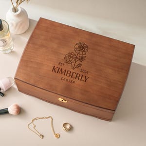 Portagioie in legno inciso personalizzato, organizer per gioielli personalizzato, regalo per la festa della mamma, regalo personalizzato per le donne, design floreale per la nascita