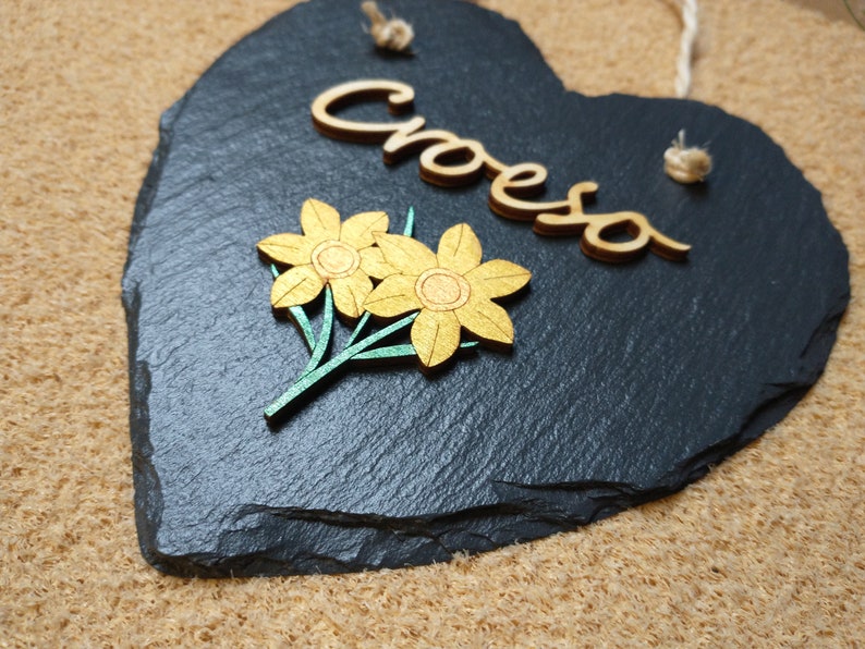 Croeso Daffodils 15 Cm Genuine Welsh Slate Hanging Heart Calon Croseo ...