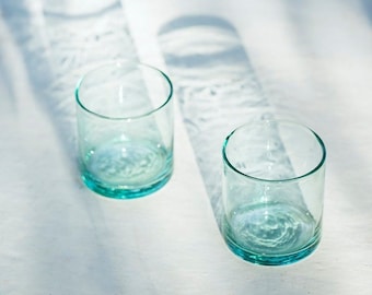 Aqua Kurze Gläser - 4er Set | Recyceltes Glas | Mundgeblasen | Einweihungsparty Geschenk | Verlobungsgeschenk | Handgemachte Trinkgefäße