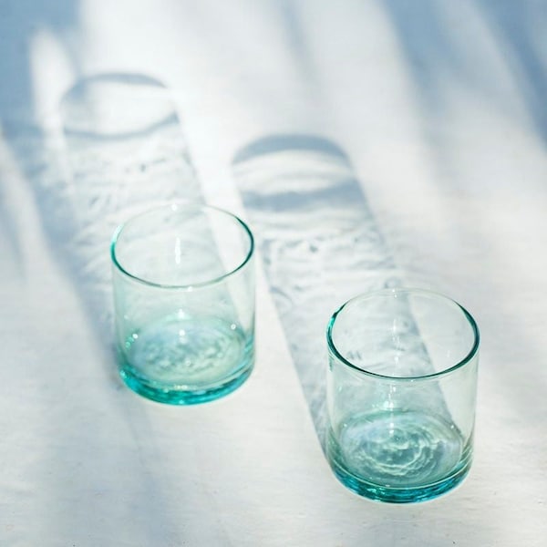 Aqua Kurze Gläser - 4er Set | Recyceltes Glas | Mundgeblasen | Einweihungsparty Geschenk | Verlobungsgeschenk | Handgemachte Trinkgefäße