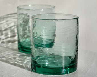 Vaso de cristal ondulado con textura ondulada - Vaso de vidrio reciclado soplado a mano