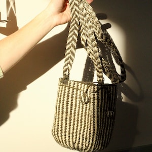 Bolso de mercado estilo boho a rayas – Bolso de hombro de fibra natural tejido a mano imagen 1