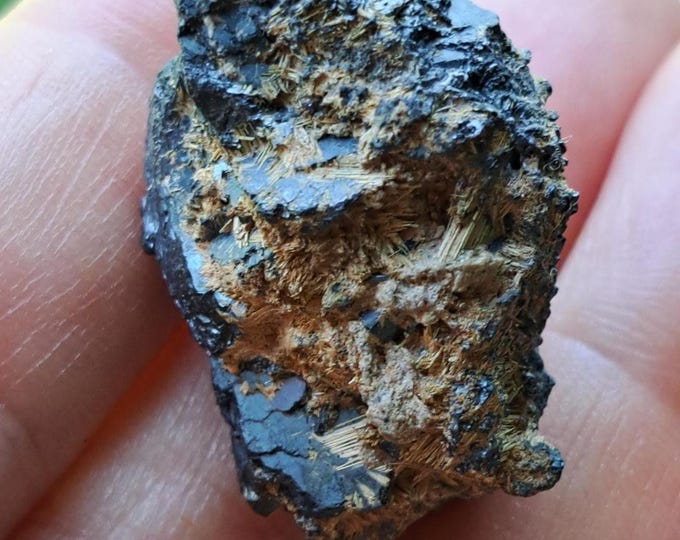 Rutile in Hematite
