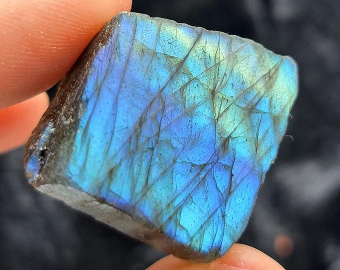 Flashy Labradorite