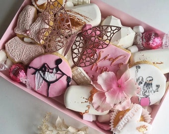 Bachlorette/maid of honor/bridemsaid chocolate/biscuit gift box !