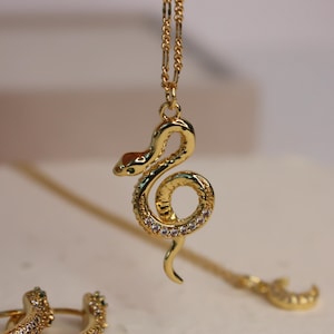 Snake Necklace, gold snake necklace, Snake Pendant, Statement Snake Necklace, 18k Gold Filled Necklace, dainty jewelry