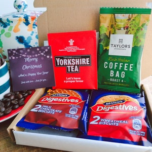Yorkshire Tea, Taylors Coffee & Biscuit Christmas Letterbox Giftset con biglietto personalizzato / Digestivo / McVities / Regalo segreto di Babbo Natale