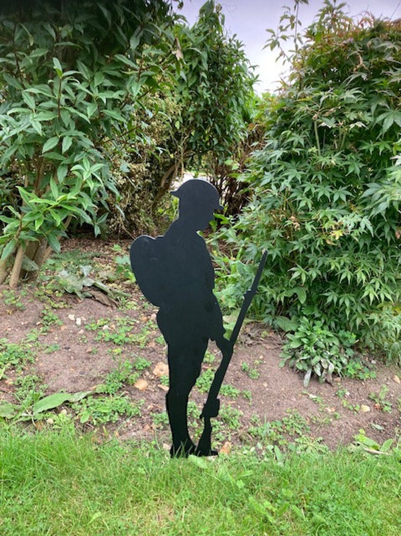 Metal Soldier Garden Stake: Remembrance Day Memorial Decor, Veteran Tribute, Tommy Soldier 60cm image 5