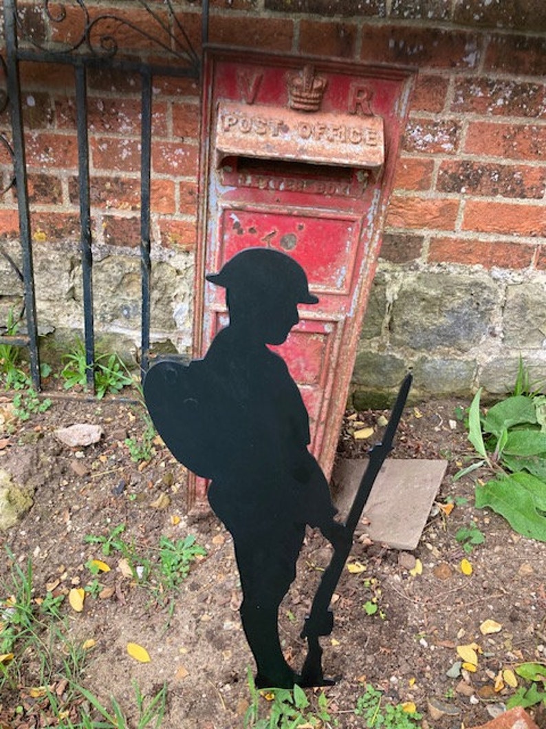 Metal Soldier Garden Stake: Remembrance Day Memorial Decor, Veteran Tribute, Tommy Soldier 60cm image 6