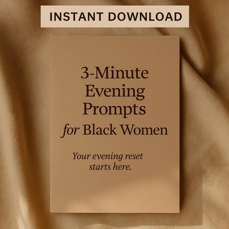 Może przedstawiać: Beżowa okładka książki z tekstem "3-Minute Evening Prompts for Black Women" i "Your evening reset starts here." Słowa "INSTANT DOWNLOAD" znajdują się na g&oacute;rze. Tło to beżowa tkanina.