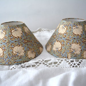 Paar Lampenschirme, dekorative Lampenschirme mit Blumenmuster im Jugendstil Bild 2
