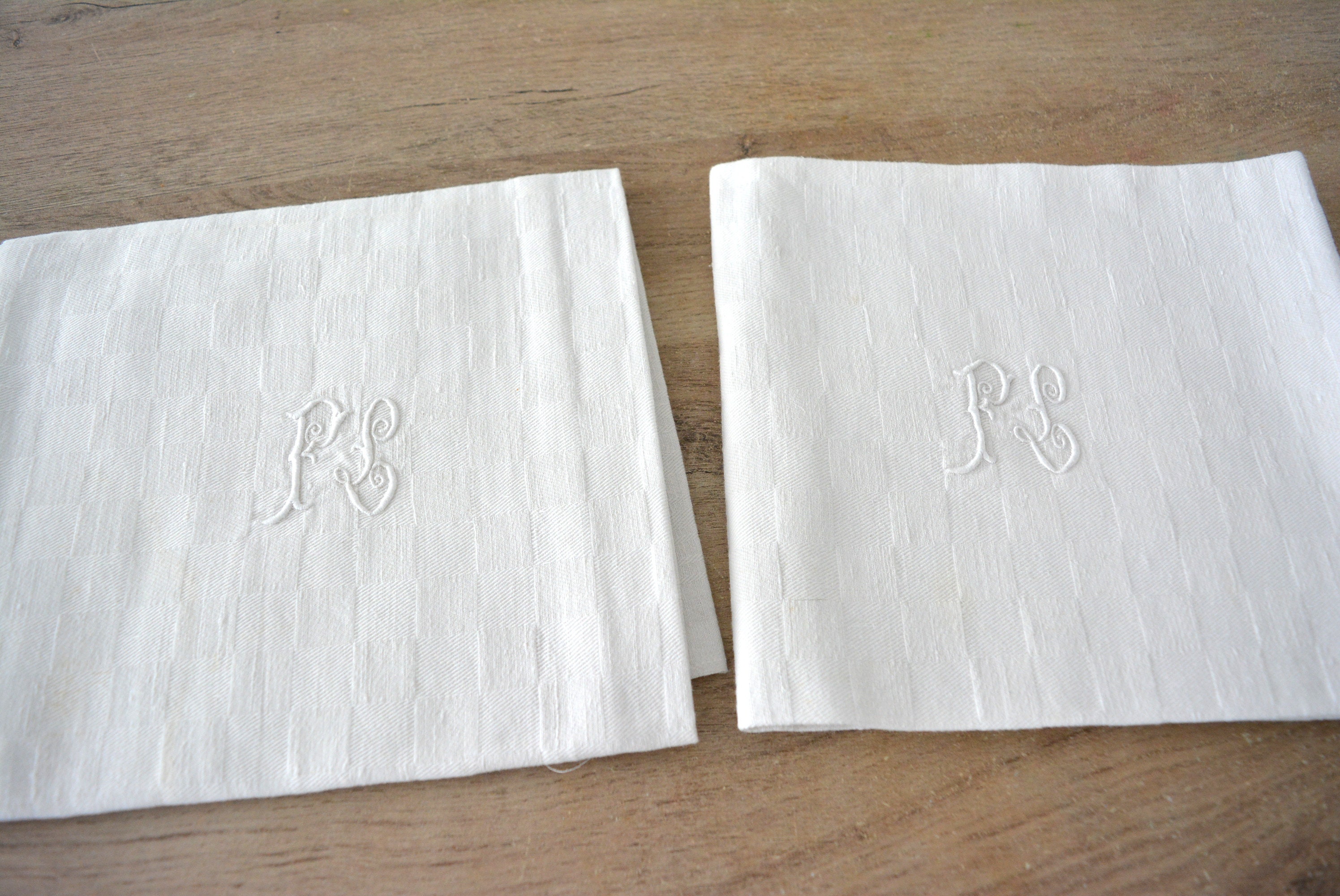 Ensemble de 2 Serviettes Anciennes Monogrammées, Blanches, Monographie Pc, Damassées, Vaisselle Fran