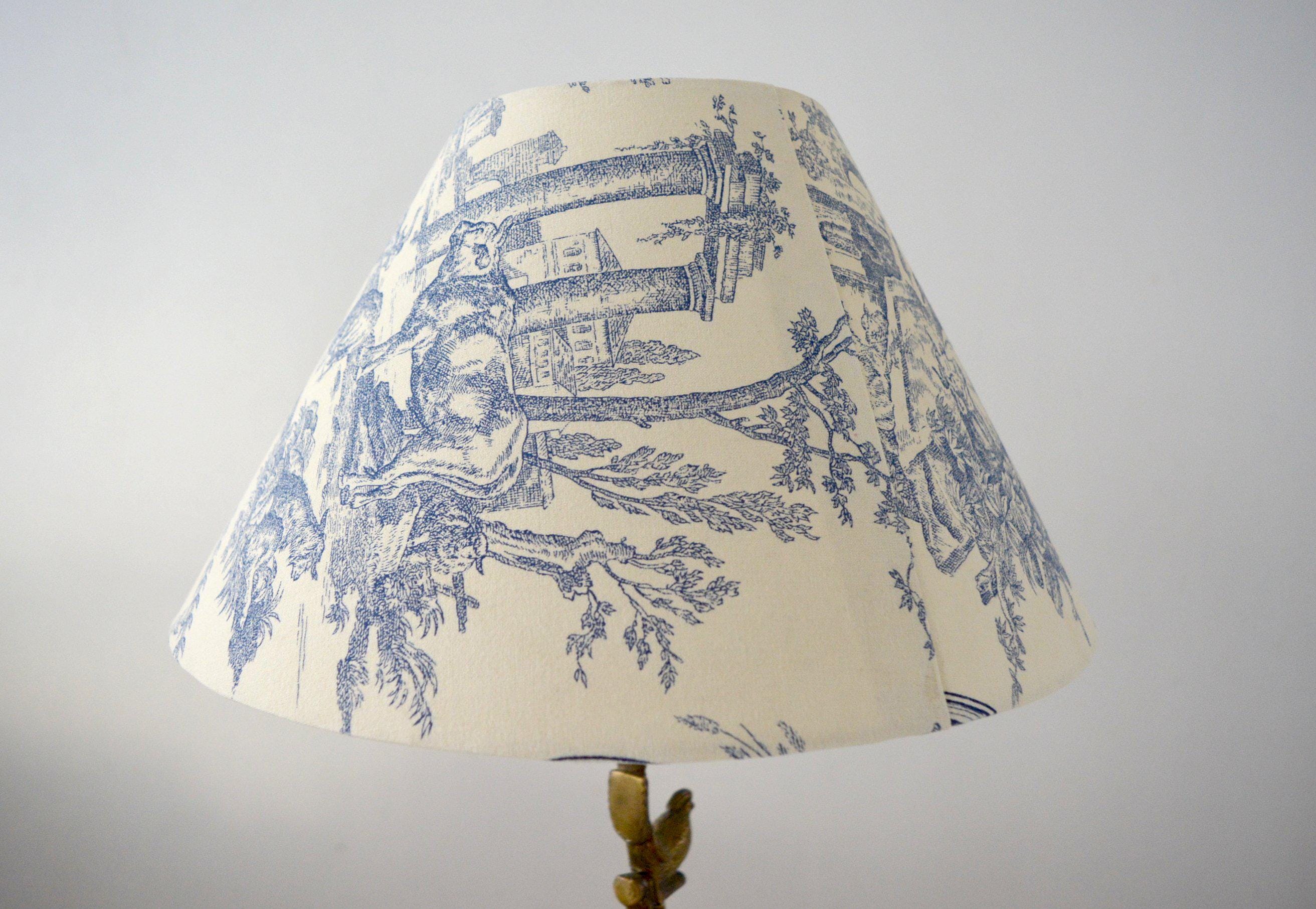 Abat-jour en tissu toile de Jouy rouge, déesse grecque Diane