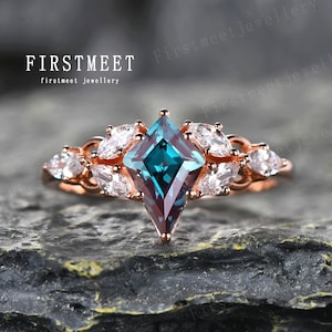 Kite Shaped Alexandrite Engagement Ring 14k Gold Alexandrite Art Deco Wedding Ring Vintage Alexandrite Bridal Anniversary Ring Diamond Ring