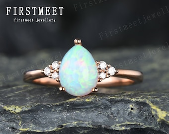 Peer geslepen opaal verlovingsring, art deco opaal ring, roségouden witte opaal ring, opaal diamanten ring