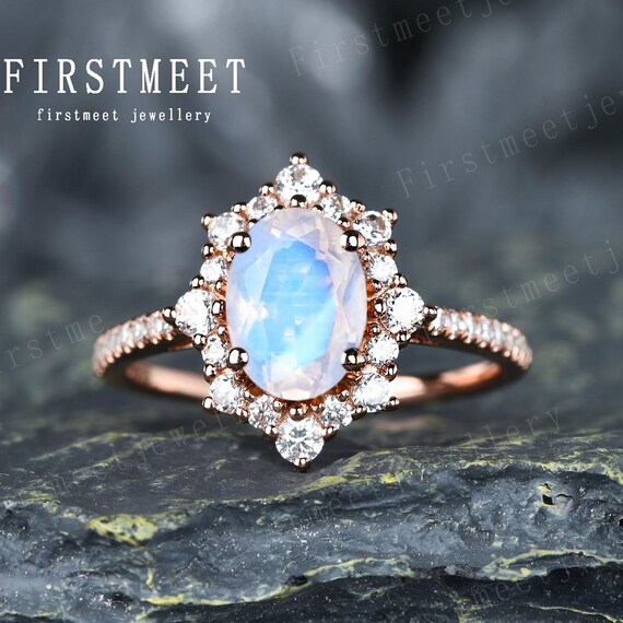 Anello di fidanzamento ovale con pietra di luna fede nuziale vintage per donna anello di fidanzamento con fascia eternita minimalista diamante alone pietra di luna blu anello di promessa per lei