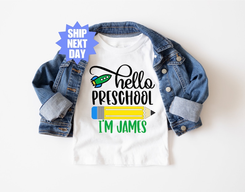 Camiseta preescolar, Hola preescolar, Atuendo para el primer día de clases, Camiseta con nombre personalizado, Regreso a clases, Camiseta del primer día de preescolar, Camiseta de preescolar imagen 1