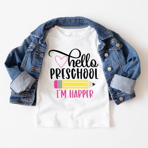 Koszulka przedszkolna, Hello Preschool, Pierwszy dzień w szkole, Strój, Spersonalizowana koszulka z imieniem, Powrót do szkoły, Koszulka pierwszego dnia w przedszkolu, Koszulka dla przedszkolaków zdjęcie 2