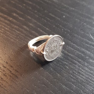 Coin ring Spain 5 pesetas coat of arms made of wrapped wire